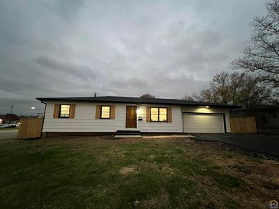 4201 Sw 30th St, House other with 3 bedrooms, 1 bathrooms and null parking in Topeka KS | Image 2