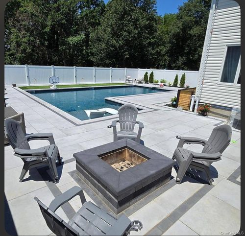 6 Crusader Ln, Nesconset, NY, 11767-1907 | Card Image