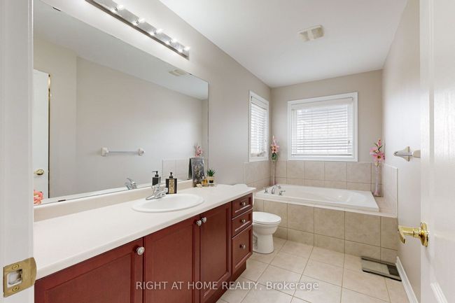 16 Sculptor St, House attached with 4 bedrooms, 3 bathrooms and 1 parking in Brampton ON | Image 32