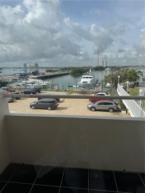 204-7904 West Dr, North Bay Village, FL, 33141-5592 | Card Image