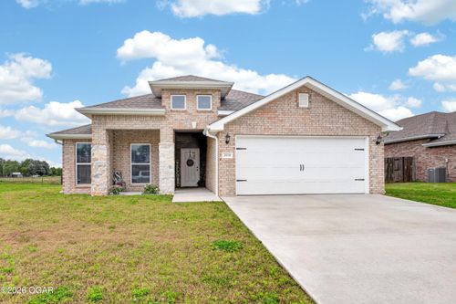 2010 Bogey Ln, Neosho, MO, 64850-8042 | Card Image