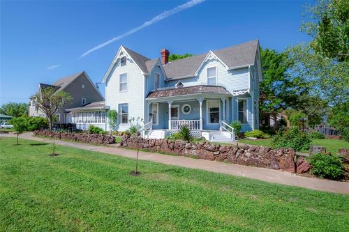 201 W 8th St, Chandler, OK, 74834-2603 | Card Image