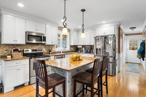 837 Glebe St, Taunton, MA, 02780-5175 | Card Image