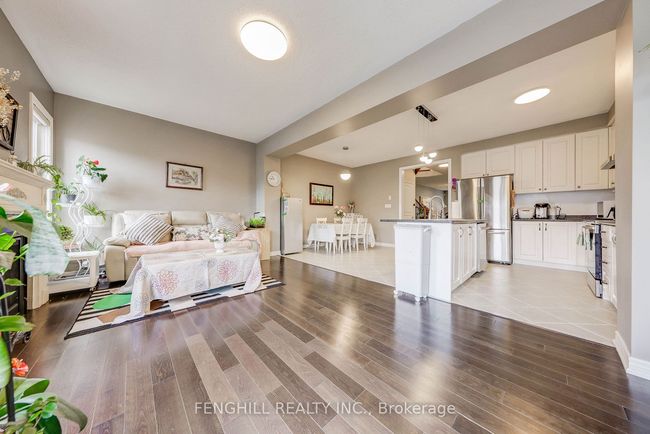 23 Cherna Ave, House attached with 6 bedrooms, 4 bathrooms and 2 parking in Markham ON | Image 17