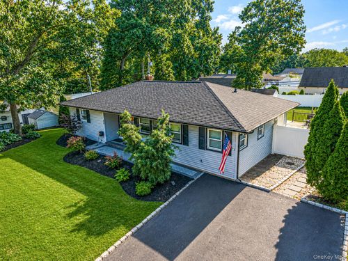 40 Avenue A, Holbrook, NY, 11741-2010 | Card Image