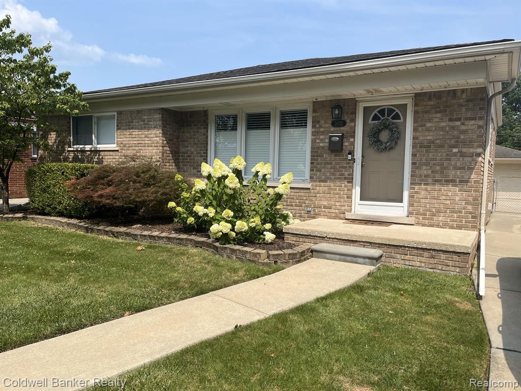 Boston St, Saint Clair Shores, MI 48081