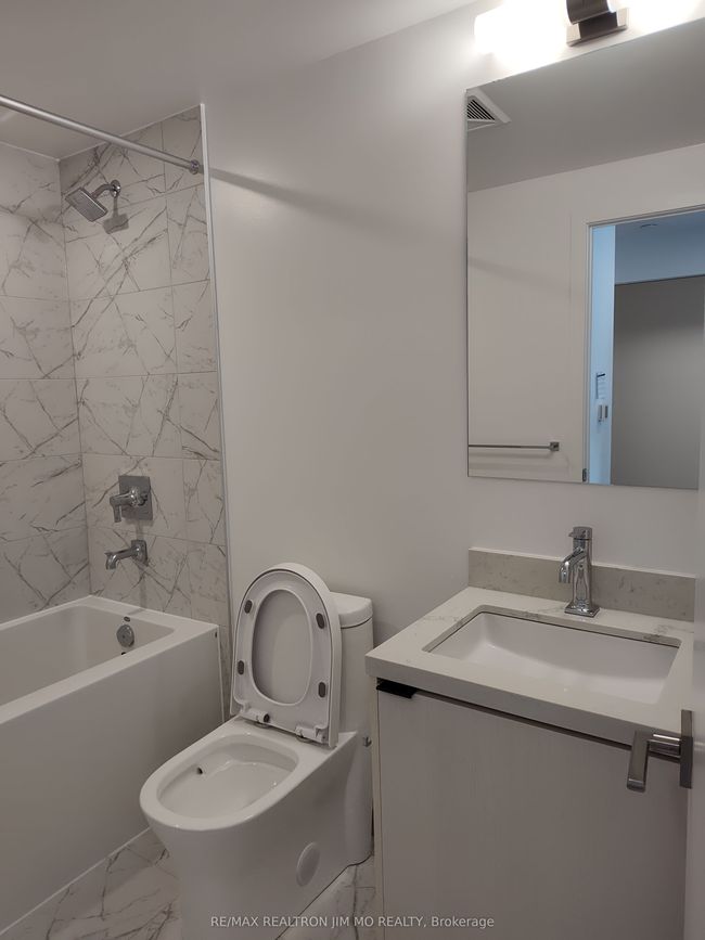 252 Church St, Condo with 2 bedrooms, 2 bathrooms and null parking in Toronto ON | Image 12