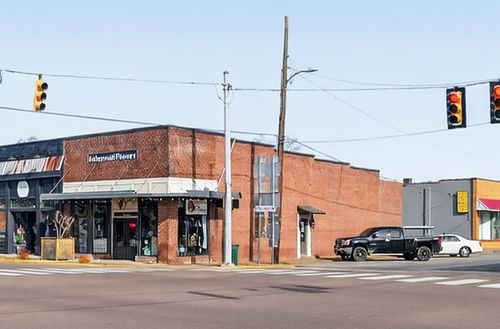 11 W Main St, Hohenwald, TN, 38462-1417 | Card Image