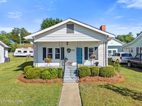 902 Fowler St, Clinton, TN, 37716-3247 | Card Image