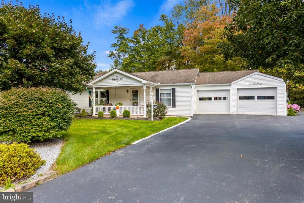 Hemlock Cir, Manheim, PA 17545