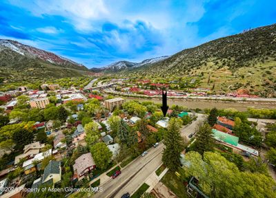 713 Palmer Avenue, Home with 3 bedrooms, 2 bathrooms and null parking in Glenwood Springs CO | Image 3