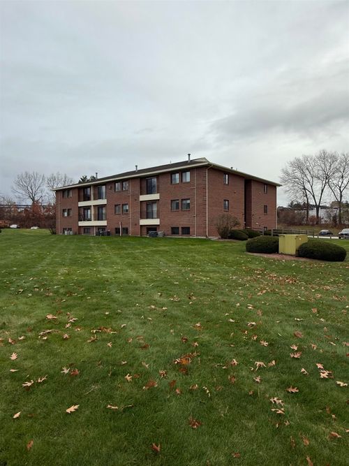 425 Abbott Farm Ln, Hudson, NH, 03051-3693 | Card Image