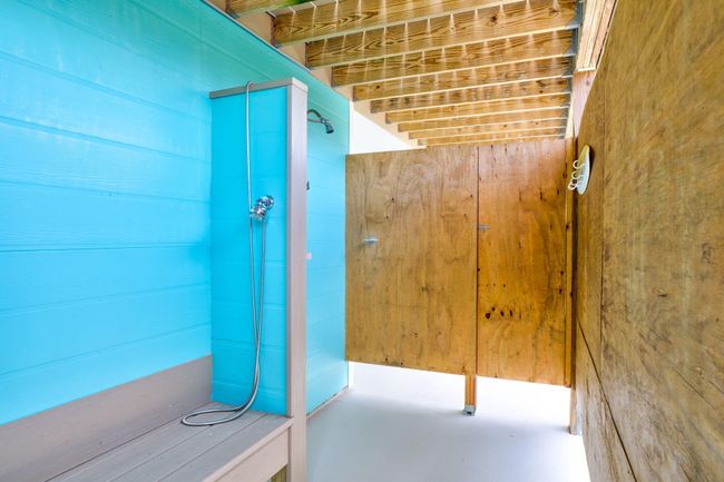 Outside Shower | Image 32