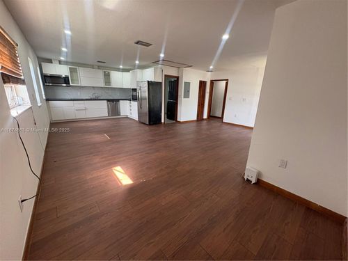 2-3289 Sw 25th St, Miami, FL, 33133-2015 | Card Image