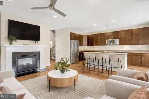 102-1418 Main Line Blvd, ALEXANDRIA, VA, 22301-1786 | Card Image