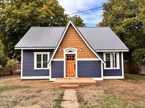 404 N Holmes St, Wallowa, OR, 97885-8430 | Card Image