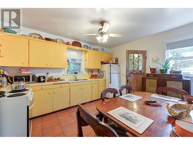 866 Dehart Ave, House other with 3 bedrooms, 1 bathrooms and 2 parking in Kelowna BC | Image 5