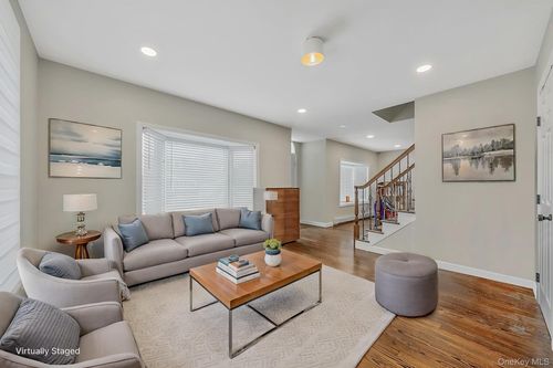 18 E Lyons St, Huntingtn Sta, NY, 11747-1124 | Card Image