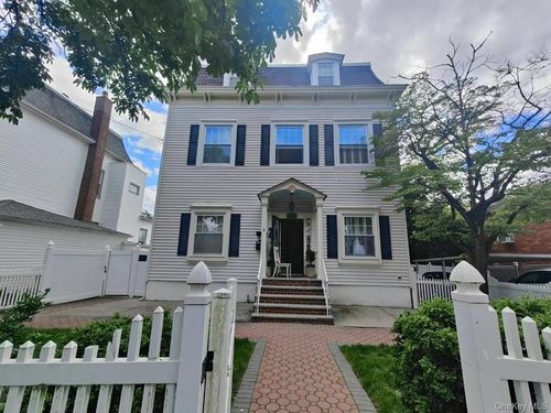 324 150th St, Whitestone, NY, 11357-1136 | Card Image