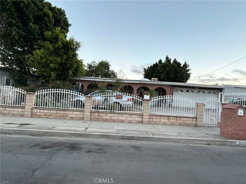 217 W Alru St, Rialto, CA, 92376 | Card Image