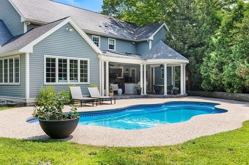 389 Summer Ave, Reading, MA, 01867-3812 | Card Image