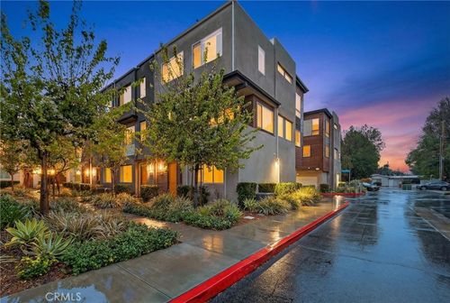 8405 N Fusion Way, Northridge, CA, 91325-4162 | Card Image