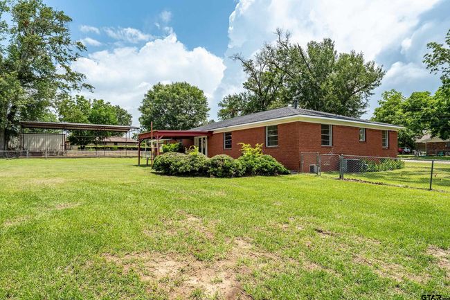 559 N Elm St, House other with 3 bedrooms, 2 bathrooms and null parking in Frankston TX | Image 4