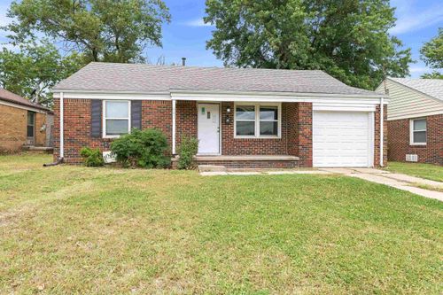 641 S Apache Dr, Wichita, KS, 67207-2115 | Card Image