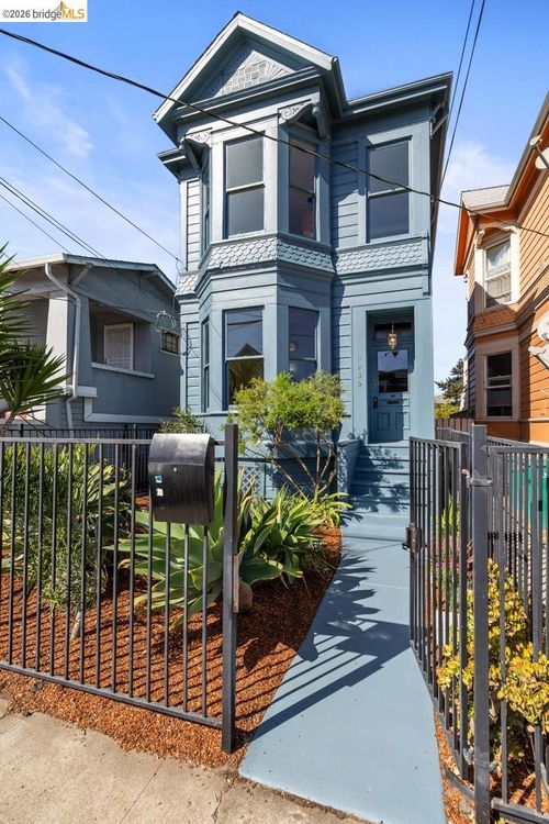 3239 Adeline St, Oakland, CA, 94608-4275 | Card Image