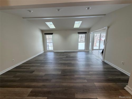 48 Webb Dr, Troy, MI, 48098-4632 | Card Image