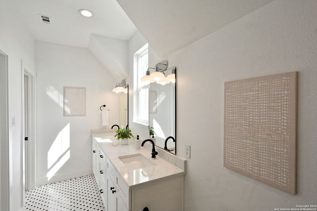 409 Constance Dr, House other with 3 bedrooms, 3 bathrooms and null parking in New Braunfels TX | Image 24