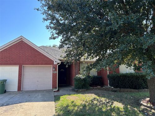 6239 St Leonard Dr, Arlington, TX, 76001-7848 | Card Image