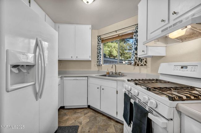 APT-4 - 2511 Sycamore Glen Dr, Condo with 2 bedrooms, 2 bathrooms and 2 parking in Sparks NV | Image 4