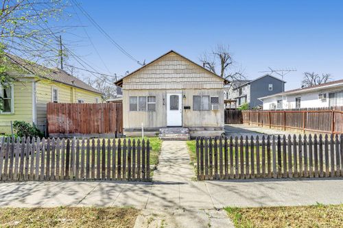 456 4th Street, Woodland, CA, 95695 | Card Image