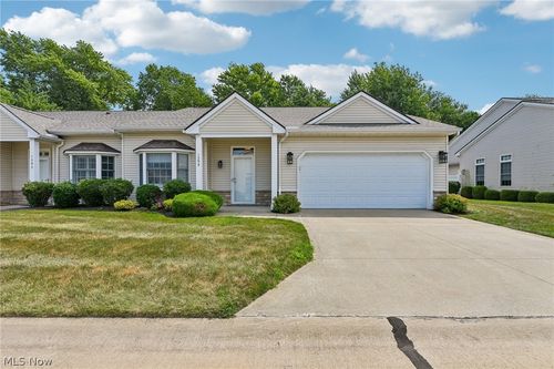 1399 E Cross Creek Dr, Willoughby, OH, 44094-5322 | Card Image