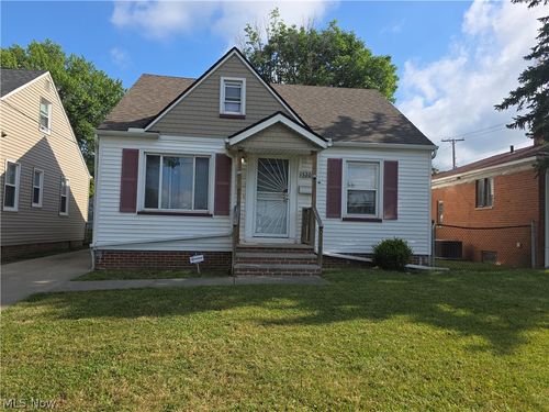 15205 Harvard Ave, Cleveland, OH, 44128-1940 | Card Image
