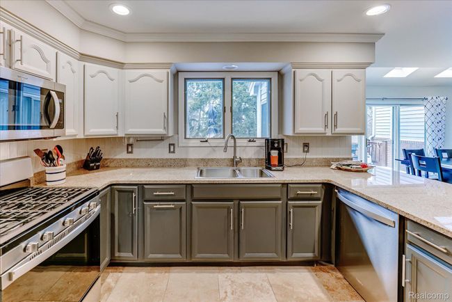 6522 Scenic Pines Ct, Condo with 3 bedrooms, 4 bathrooms and null parking in Clarkston MI | Image 15