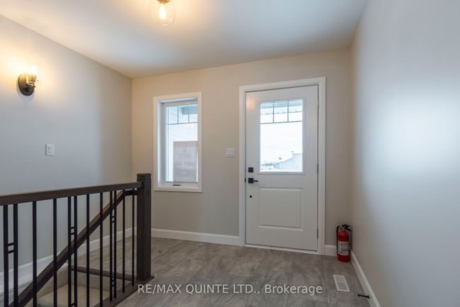 117 Aldersgate Dr, Home with 1 bedrooms, 3 bathrooms and 3 parking in Belleville ON | Image 3