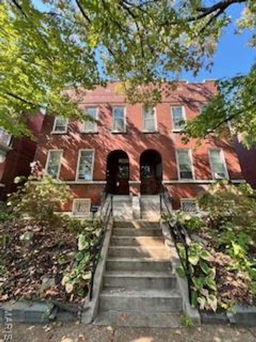 2209 Jules St, Saint Louis, MO, 63104-2715 | Card Image