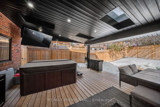 122 Robert Hicks Dr, House attached with 6 bedrooms, 5 bathrooms and 2 parking in North York ON | Image 32