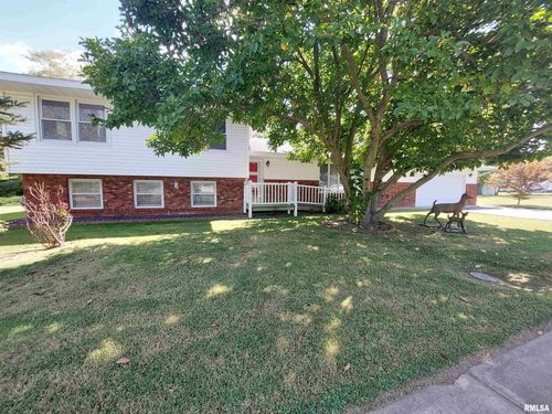 210 N Dogwood St, Belle Rive, IL, 62810-1266 | Card Image