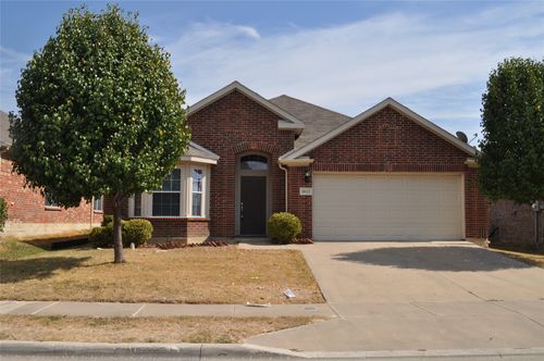 8613 Silverbell Ln, Fort Worth, TX, 76140-3109 | Card Image