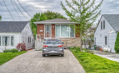 lower-75 East 33rd Street, Hamilton, ON, L8V3T3 | Card Image