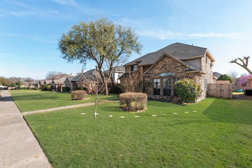 608 Fuller Dr, Cedar Hill, TX, 75104-4208 | Card Image
