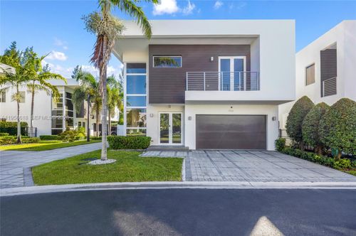 7541 Nw 97th Ct, Doral, FL, 33178-3442 | Card Image