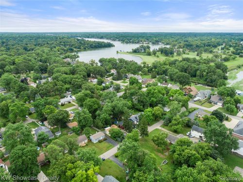 3291 Melmoor St, Commerce Township, MI, 48382-4638 | Card Image