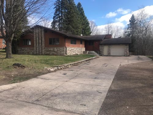 895 7th Ave S, Park Falls, WI, 54552-1906 | Card Image