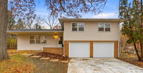 420 Terrace Rd, Iowa City, IA, 52245-5025 | Card Image