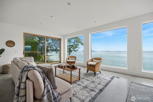 4869 Mercer Rd, Bow, WA, 98232-9371 | Card Image