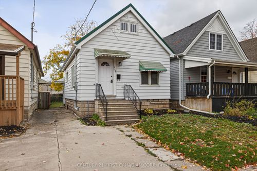 {{alt}} | Card Image